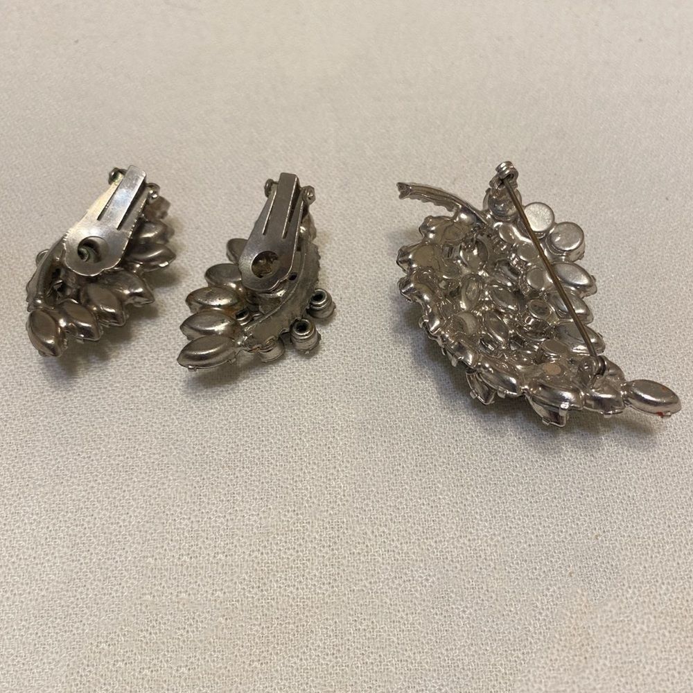 Vintage Weiss Rhinestone Brooch And Earrings Set - Picture 4 of 14
